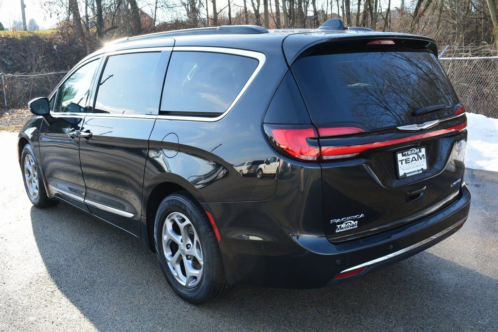 Used 2022 Chrysler Pacifica Limited image 7