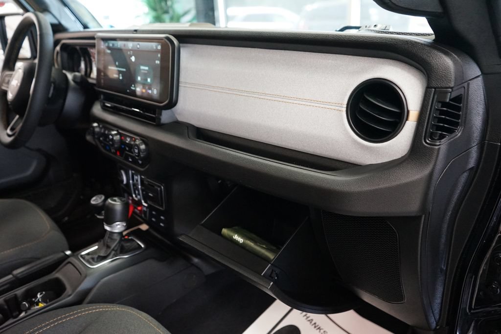 Used 2024 Jeep Wrangler Unlimited AWD/4WD image 45