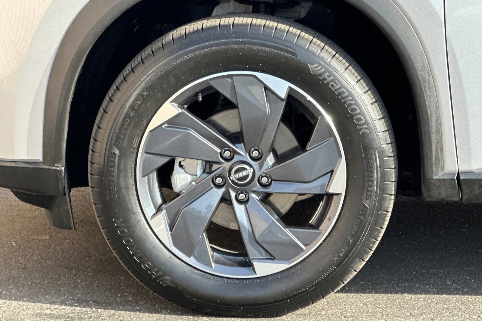 Used 2025 Nissan Rogue SV image 27