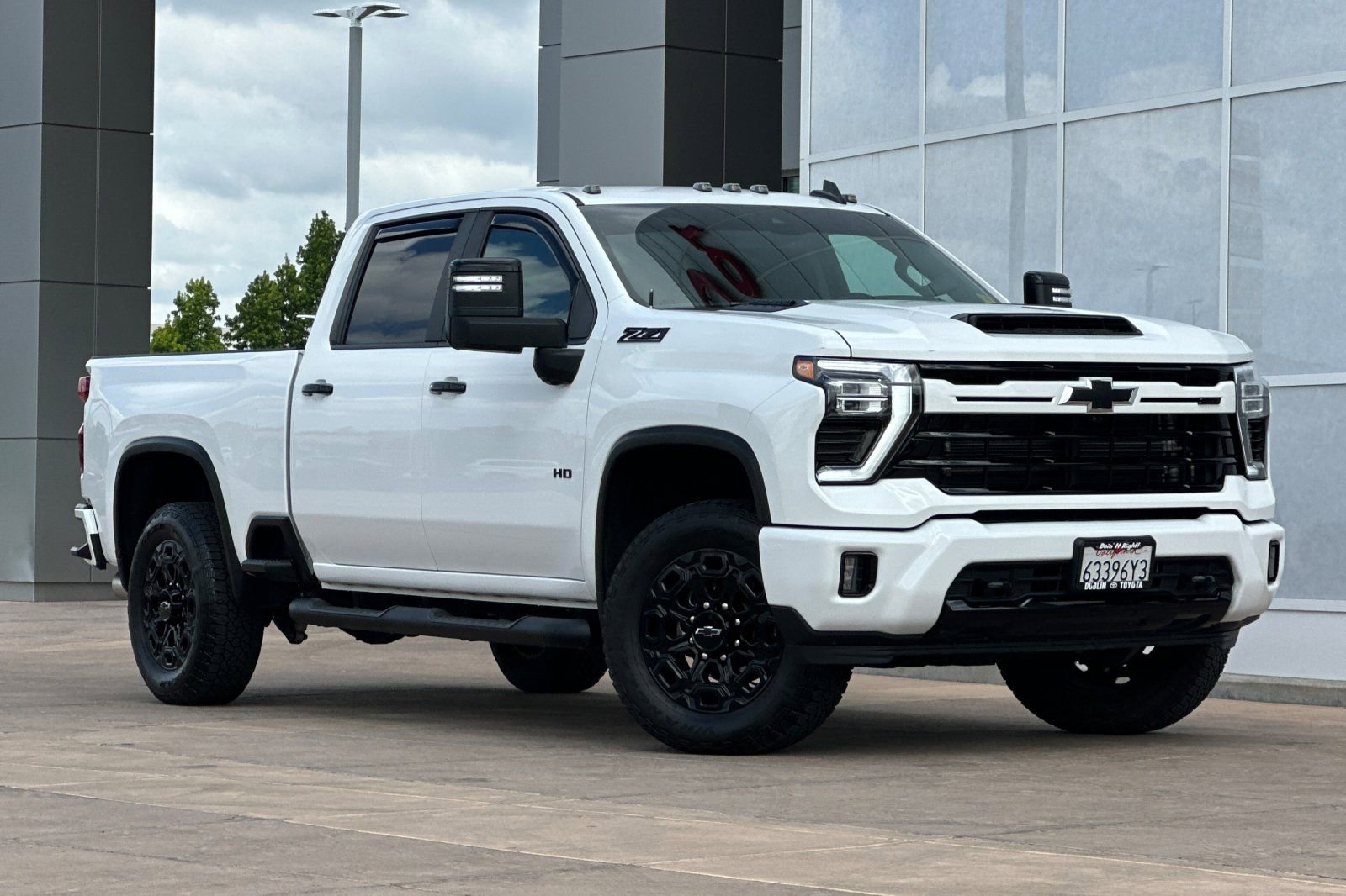 Used 2024 Chevrolet Silverado 2500 LT w/ Z71 Sport Edition AWD/4WD image 2