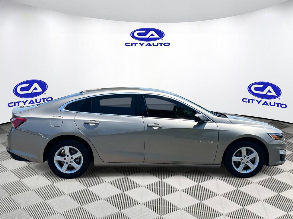 Used 2022 Chevrolet Malibu LT FWD image 2