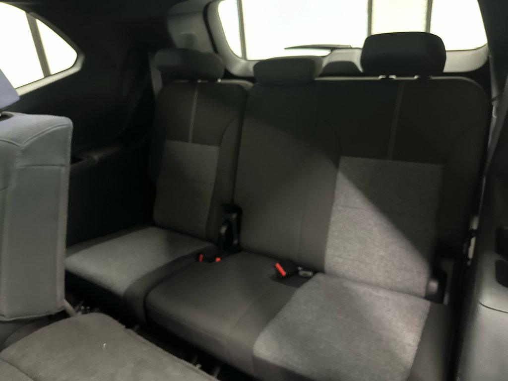 Used 2025 GMC Acadia Elevation image 23