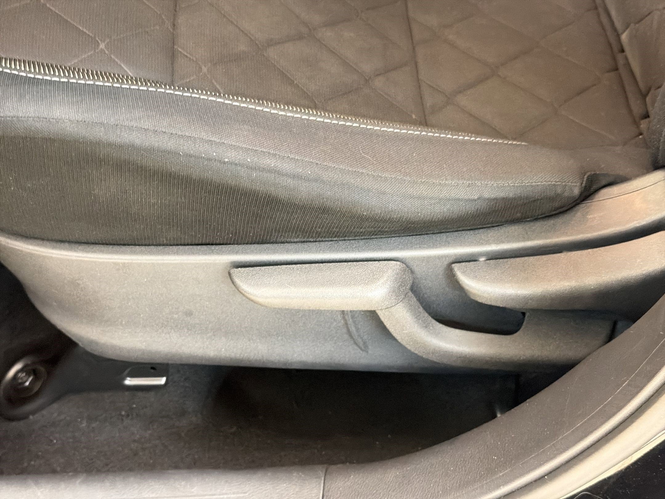 Used 2018 Nissan Kicks SV image 13