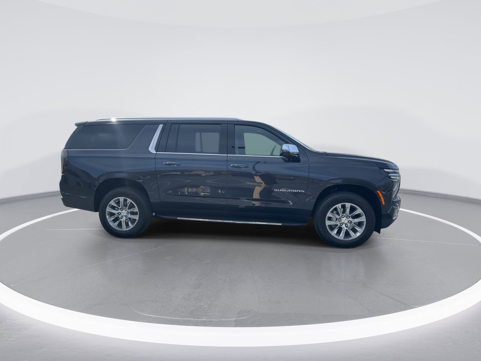 Used 2025 Chevrolet Suburban Premier RWD image 10