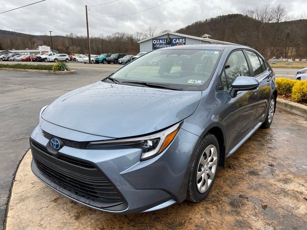 Used 2025 Toyota Corolla LE image 2