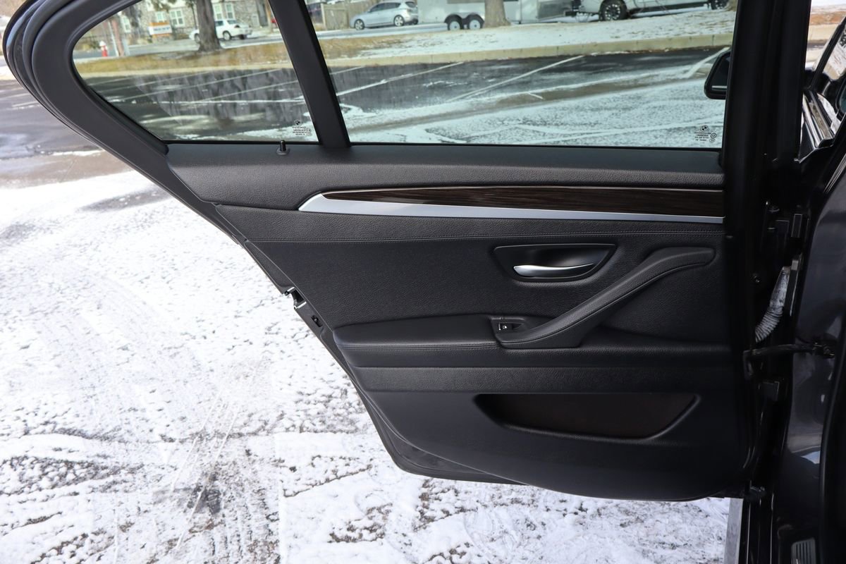 Used 2013 BMW 550i xDrive Sedan image 24