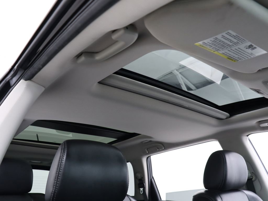 Used 2017 Nissan Pathfinder Platinum w/ Midnight Edition Package image 34