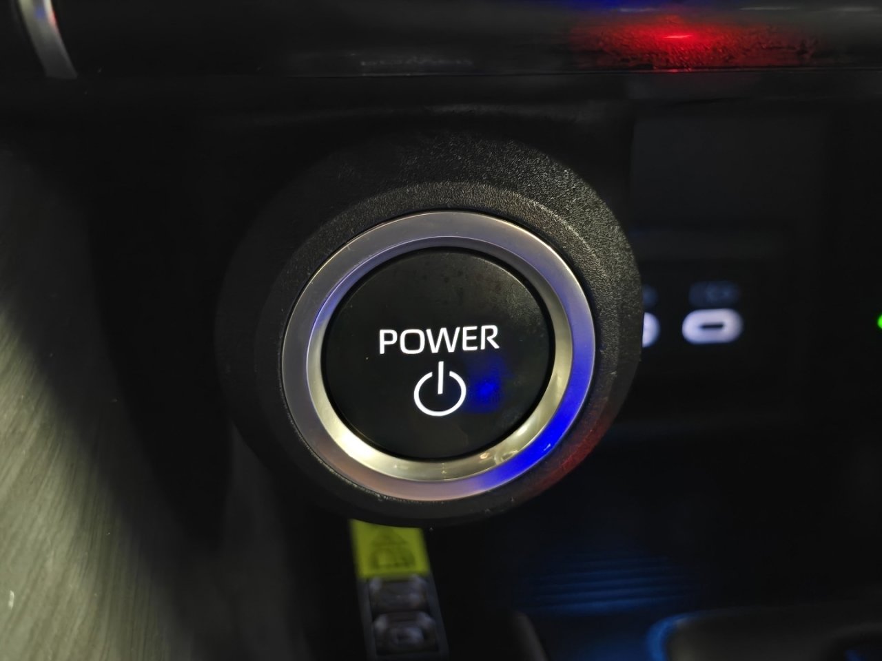 Certified 2024 Toyota Venza LE image 29