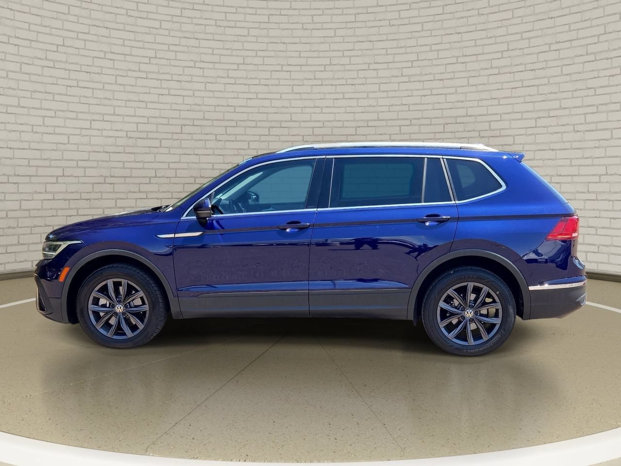 Used 2022 Volkswagen Tiguan SE FWD image 8