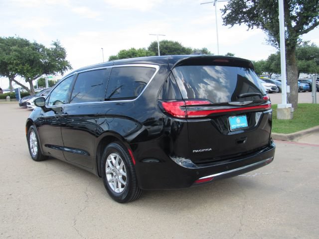 Used 2024 Chrysler Pacifica Touring-L FWD image 12