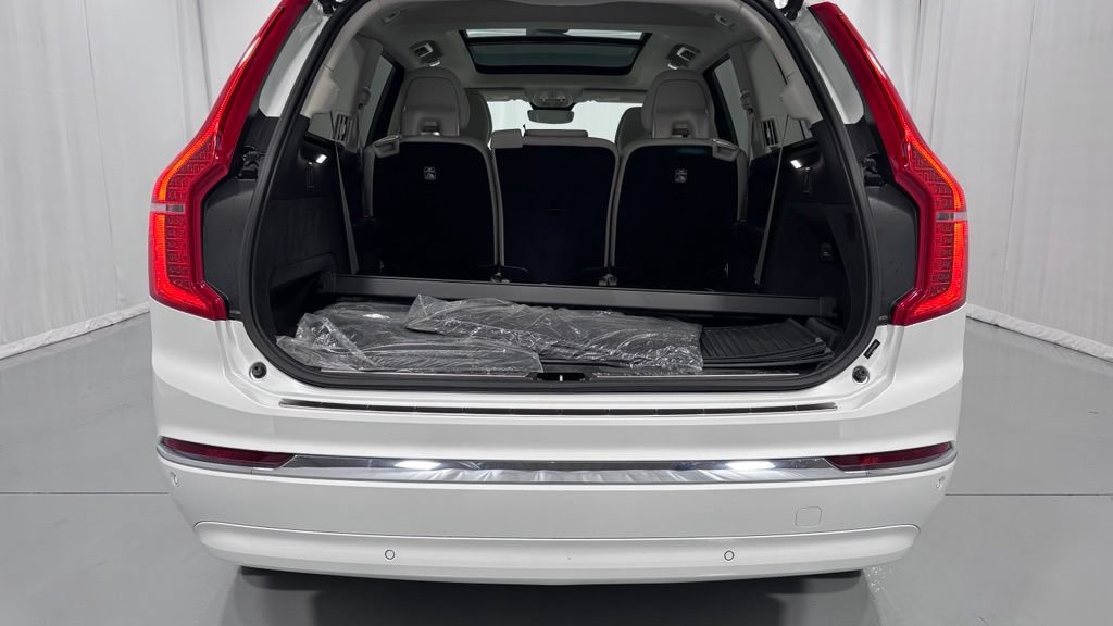 Certified 2024 Volvo XC90 B5 Plus w/ Protection Package Premier AWD/4WD image 28