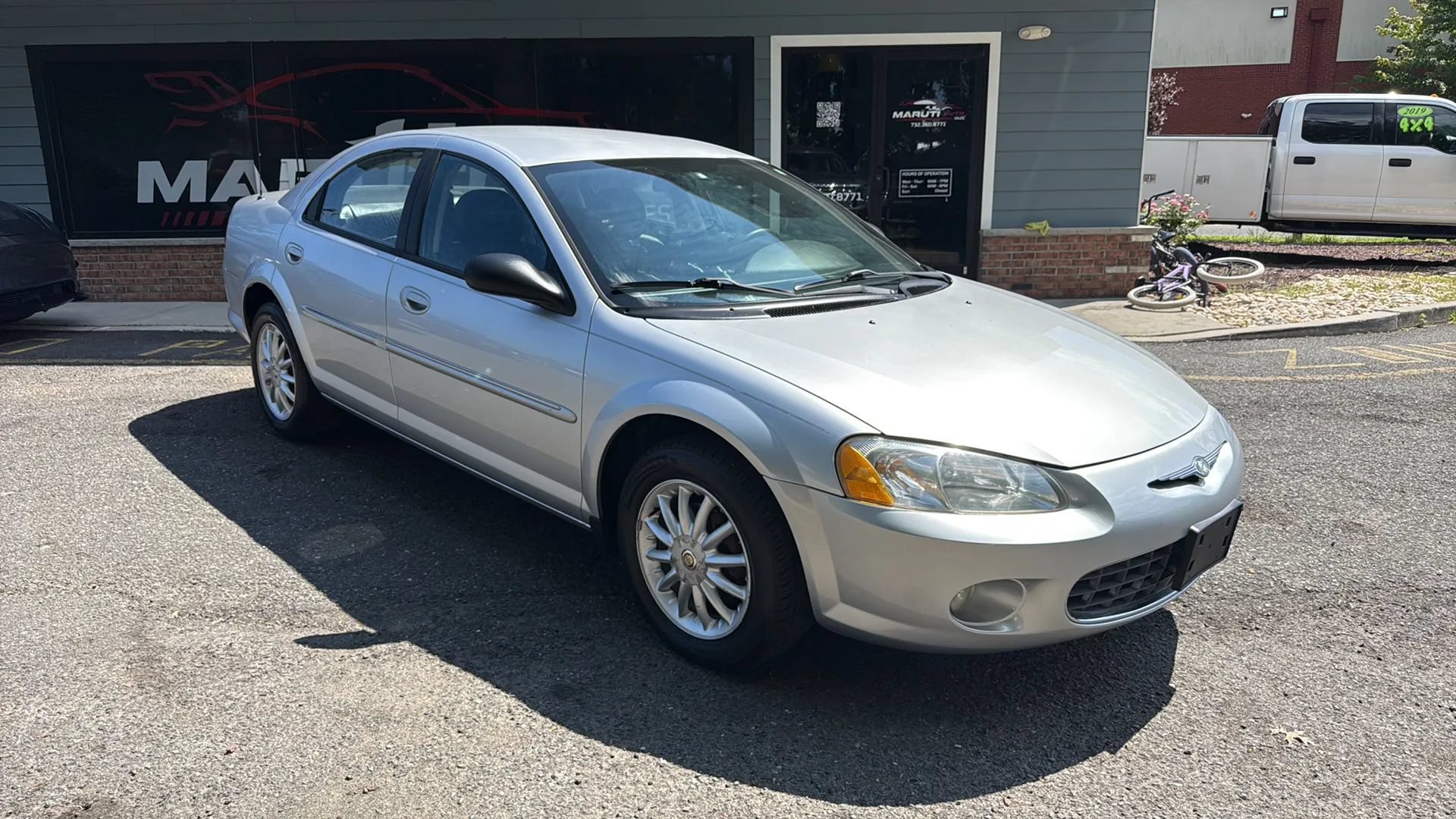 Used 2002 Chrysler Sebring LXi w/ Security Group FWD image 3