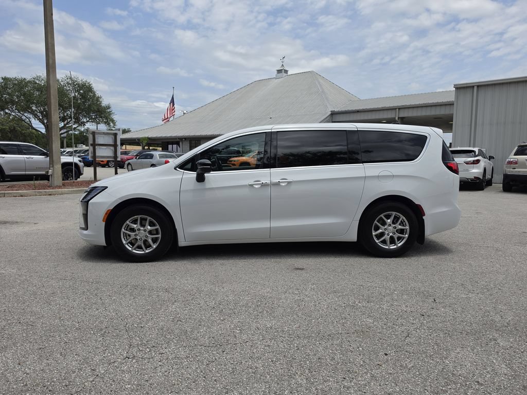 New 2027 Chrysler Pacifica Select w/ Family Tech Group FWD image 6