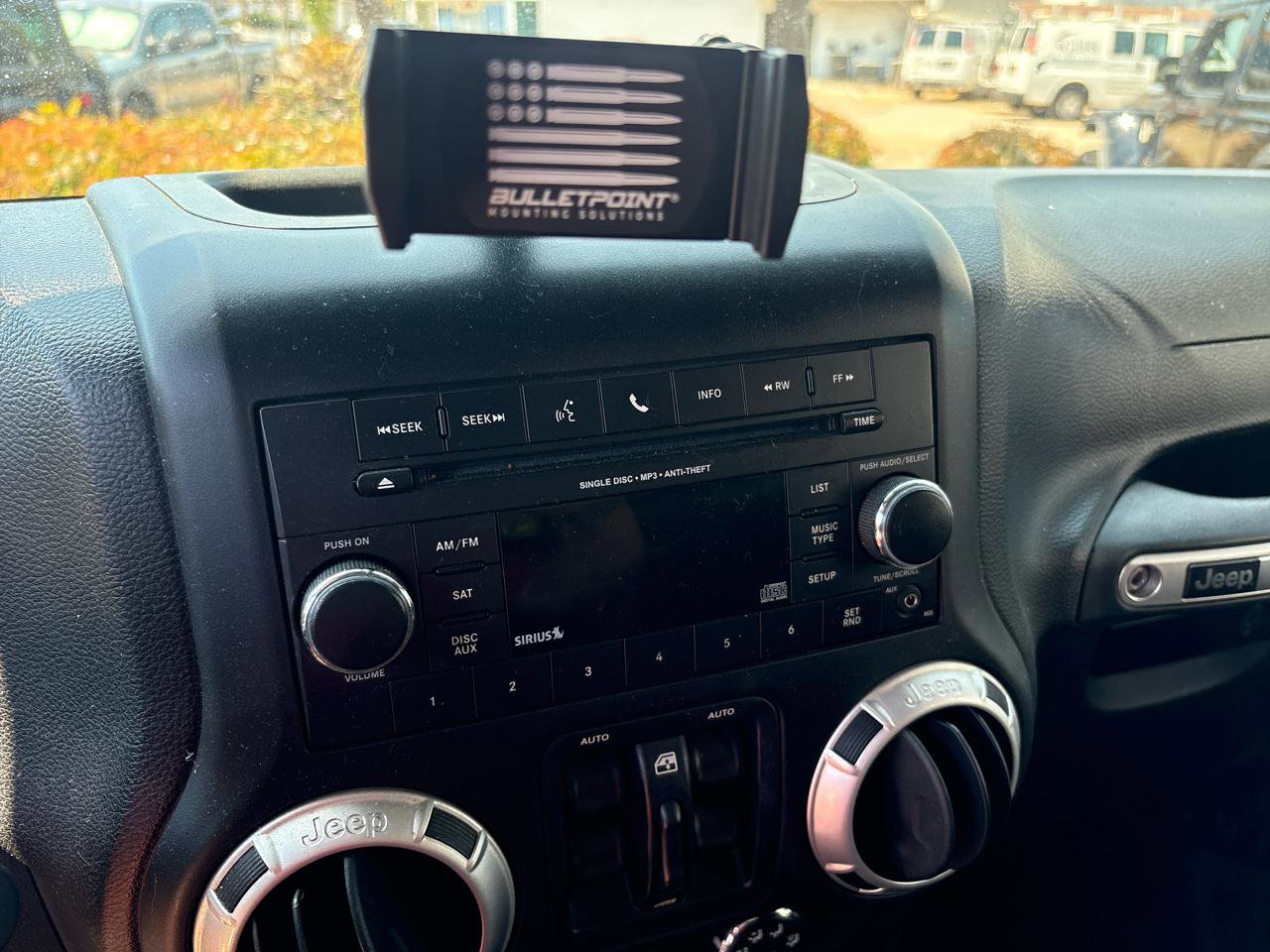 Used 2012 Jeep Wrangler Unlimited Rubicon image 19