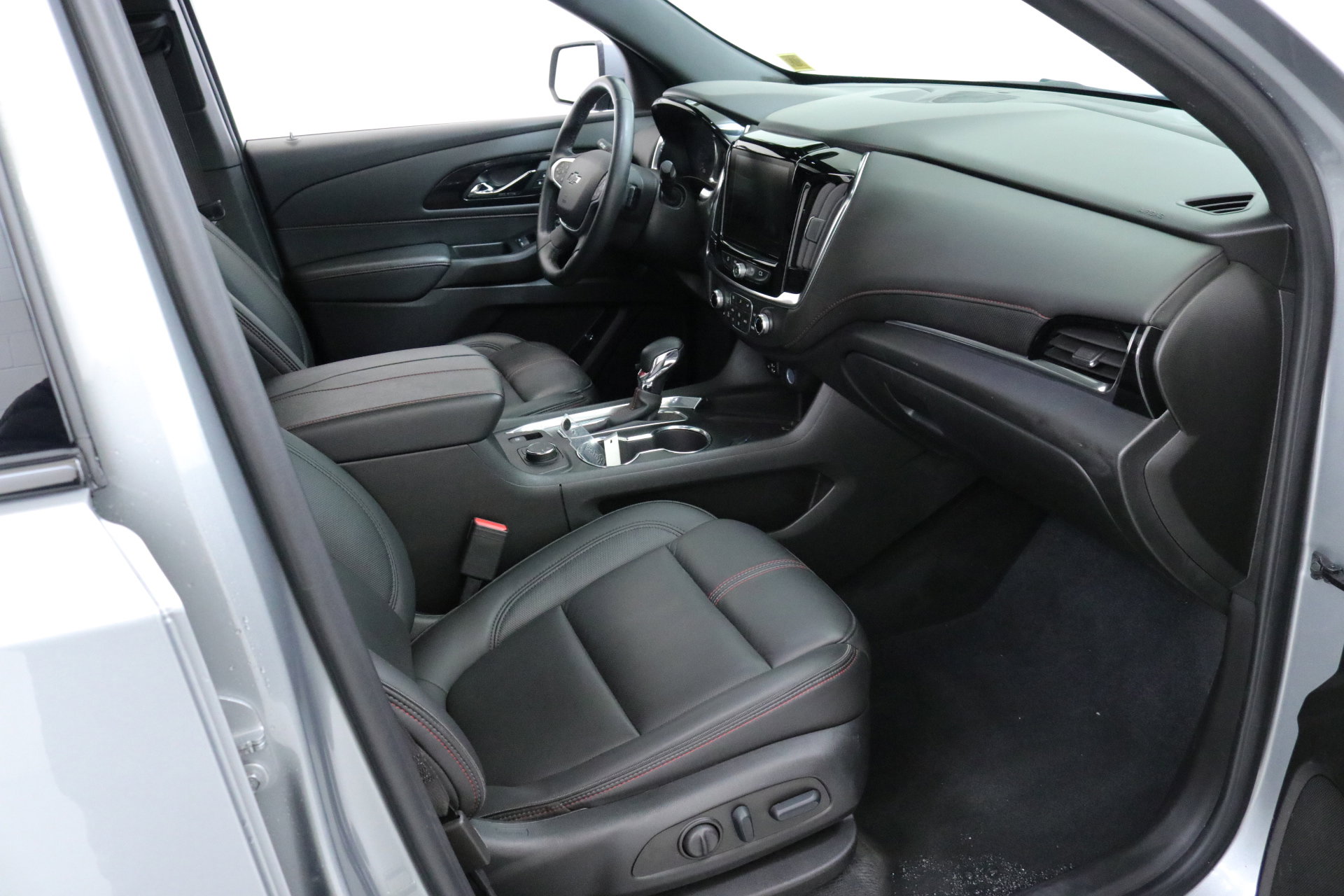 Used 2023 Chevrolet Traverse RS image 31