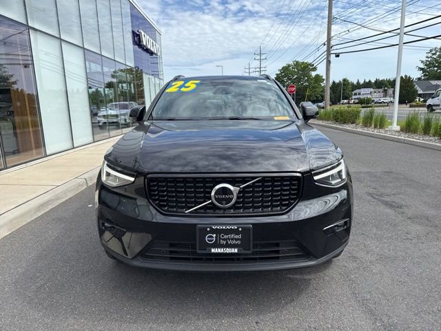 Certified 2025 Volvo XC40 B5 Plus AWD/4WD image 7