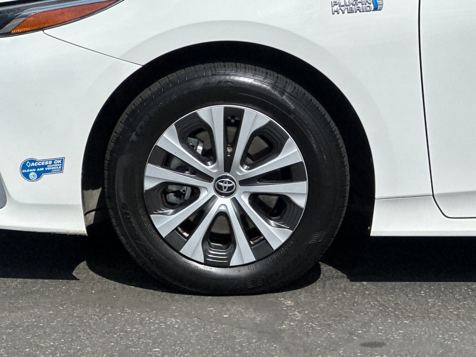 Used 2022 Toyota Prius Prime LE FWD image 26