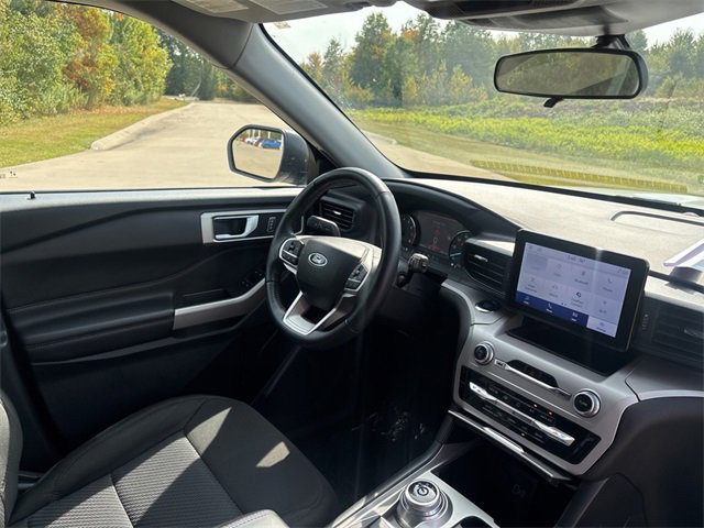 Used 2023 Ford Explorer XLT image 35