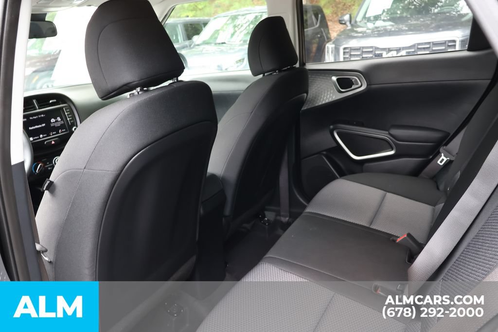 Used 2025 Kia Soul LX w/ LX Technology Package FWD image 16