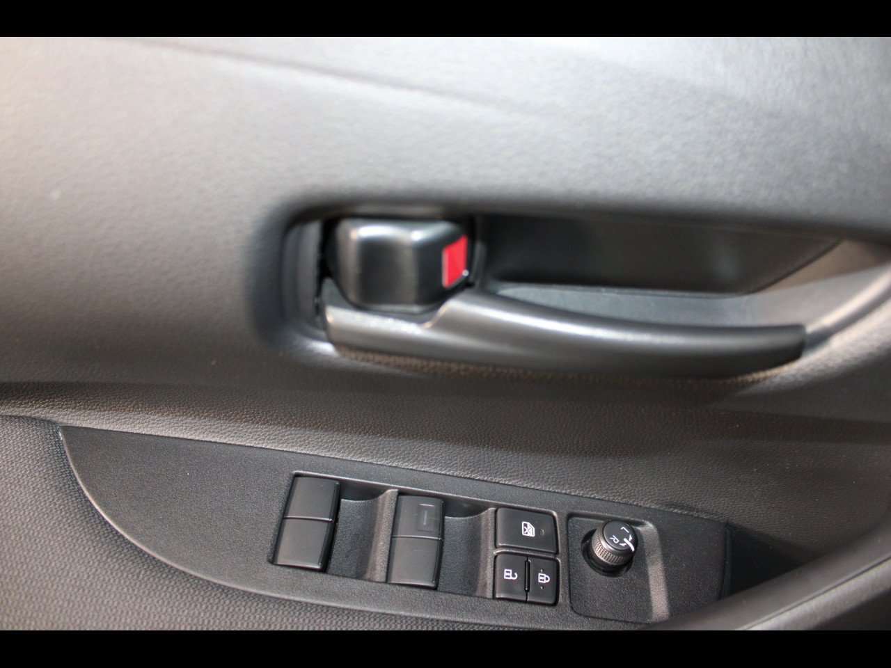 Used 2025 Toyota Corolla LE w/ LE Premium Package FWD image 18