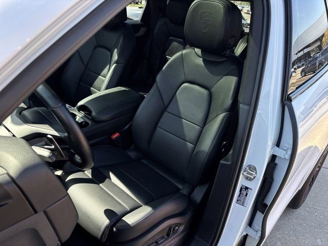 Used 2025 Porsche Cayenne AWD/4WD image 21
