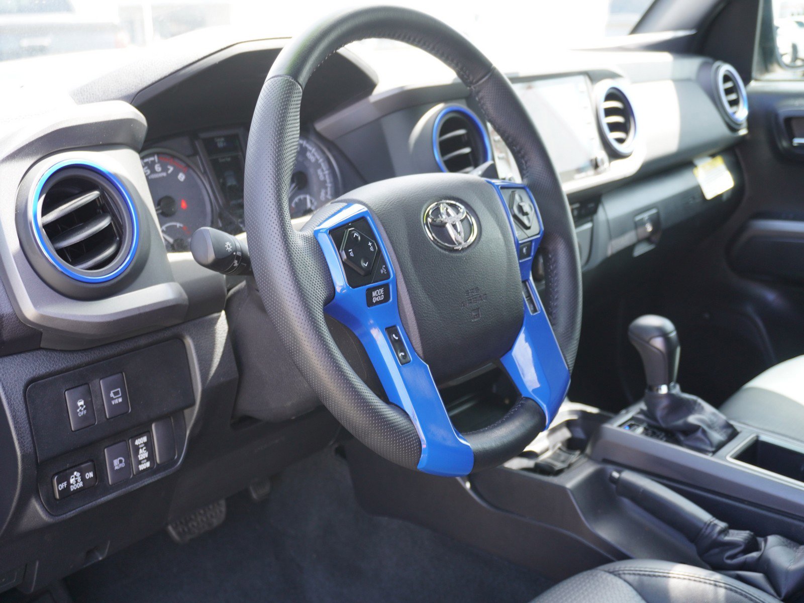 Used 2022 Toyota Tacoma TRD Off-Road w/ TRD Premium Off Road Package AWD/4WD image 44