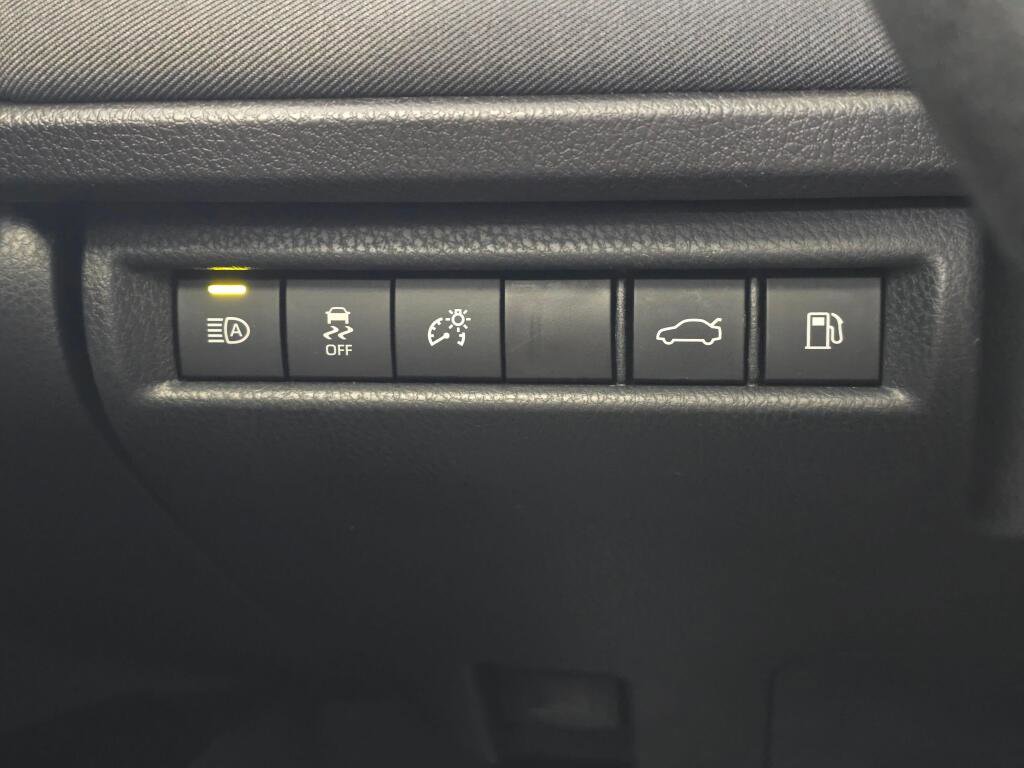 Used 2025 Toyota Camry LE FWD image 25