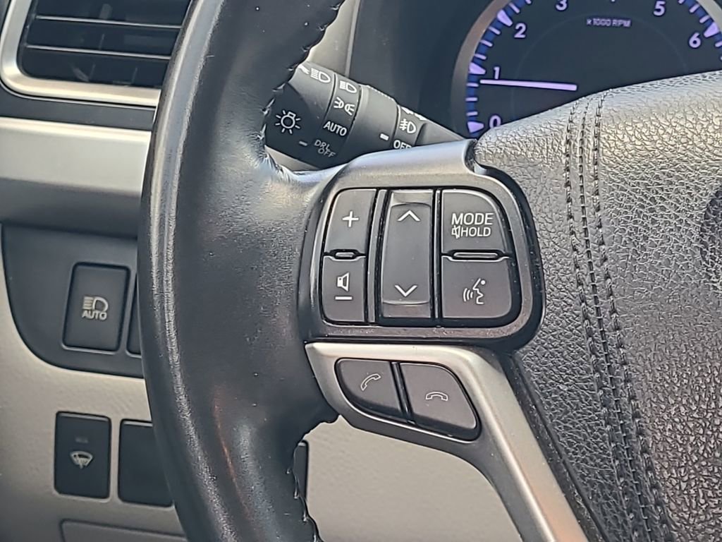 Used 2019 Toyota Highlander Plus FWD image 20