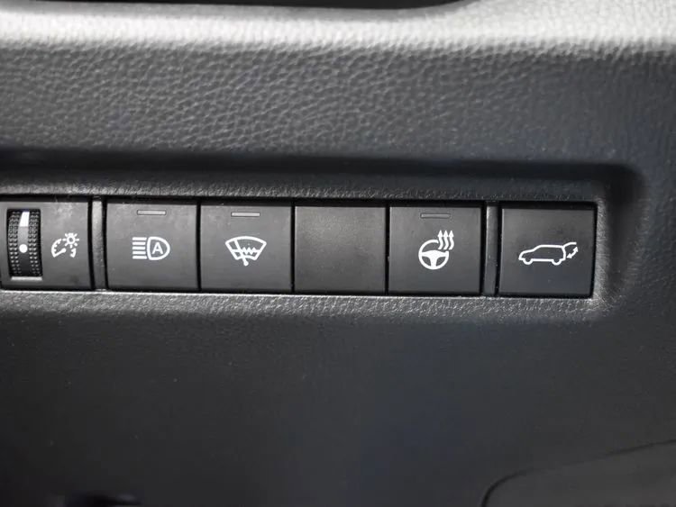 Used 2022 Toyota RAV4 XLE AWD/4WD image 23