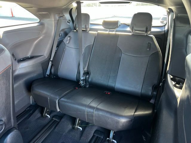 Used 2023 Toyota Sienna XSE image 15