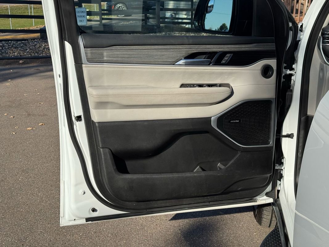 Used 2024 Jeep Wagoneer L Series II w/ Flexible Seating Group image 25