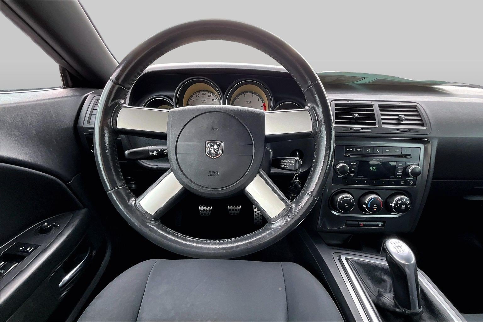 Used 2010 Dodge Challenger R/T RWD image 5