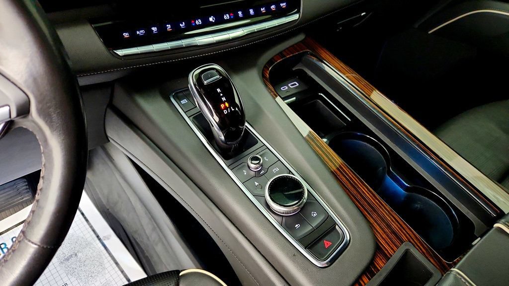 Used 2022 Cadillac Escalade Premium Luxury RWD image 17