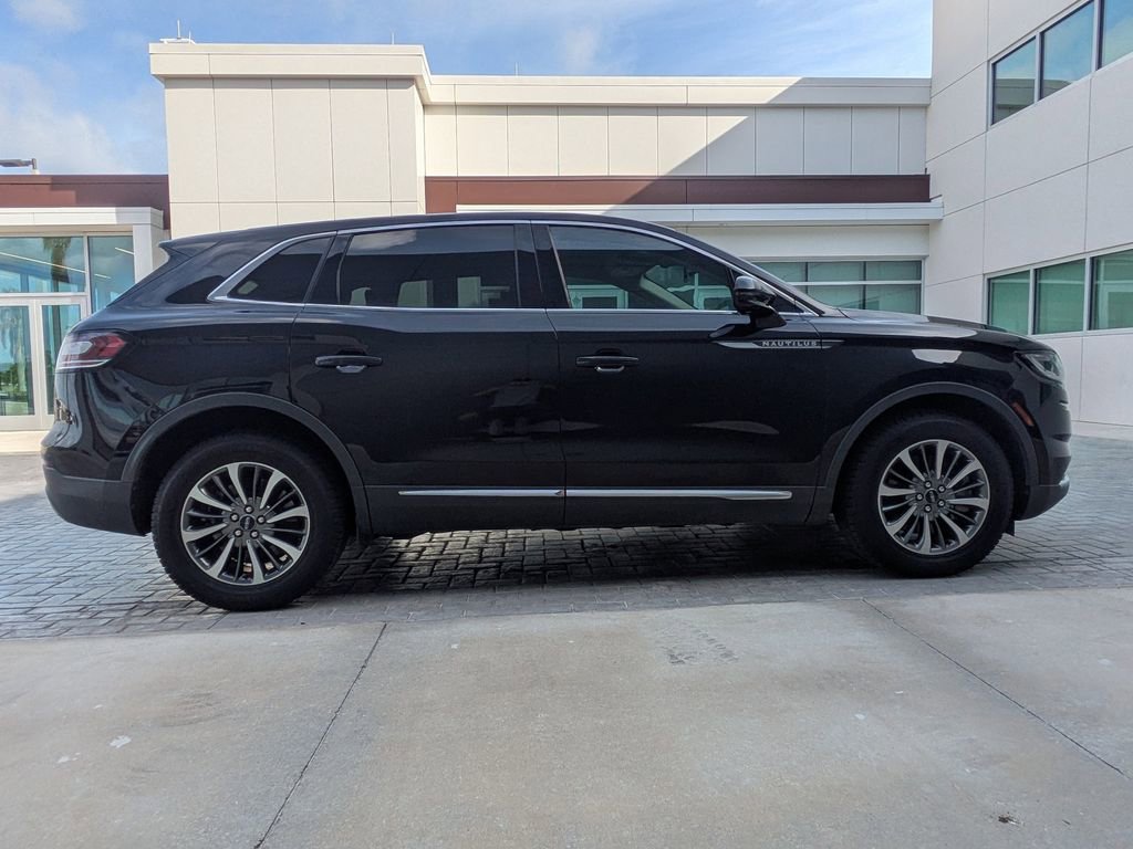 Used 2022 Lincoln Nautilus AWD w/ Premium Package image 4