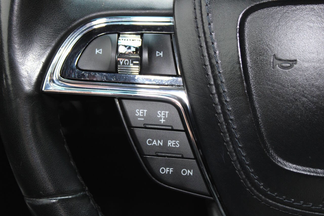 Used 2017 Lincoln Continental Select image 24