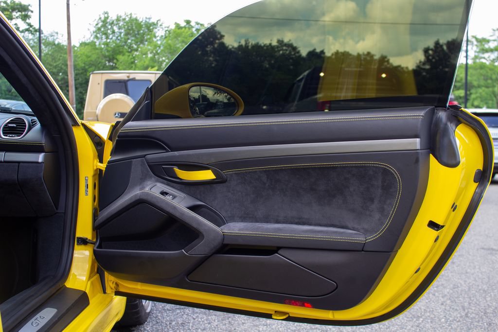 Used 2020 Porsche 718 Cayman GT4 RWD image 18