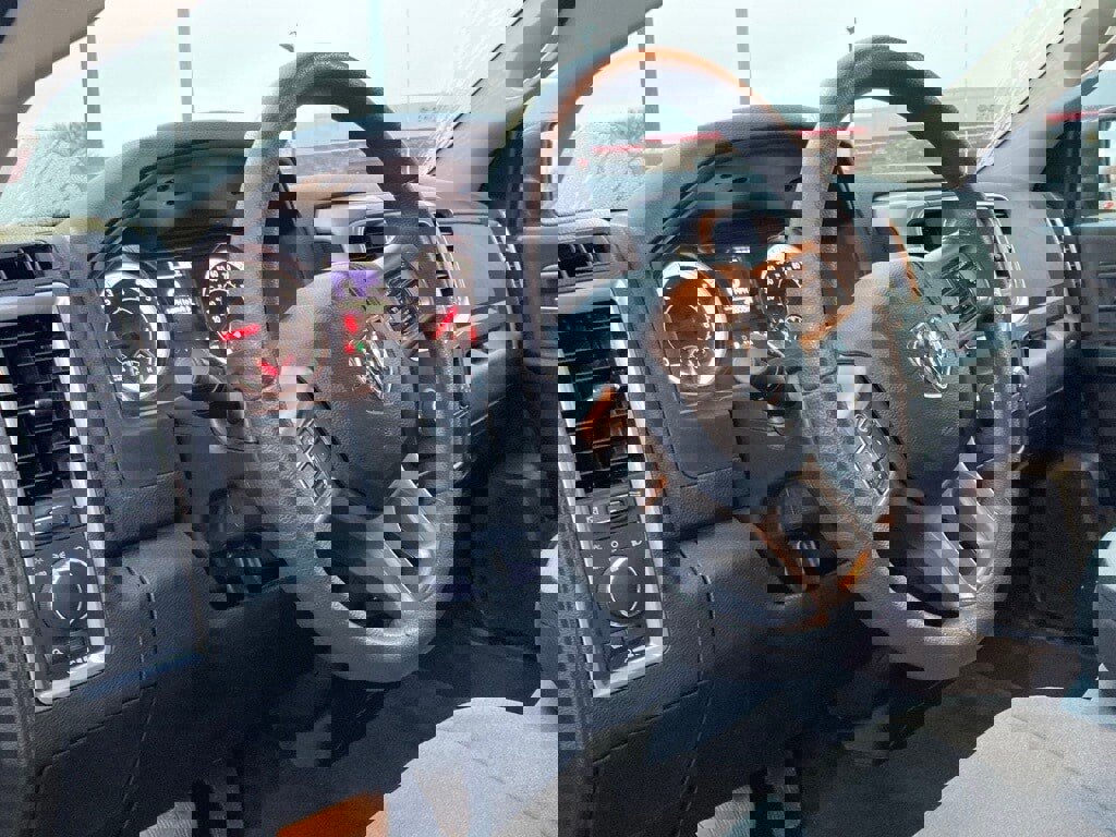 Used 2024 RAM 1500 Classic SLT image 9