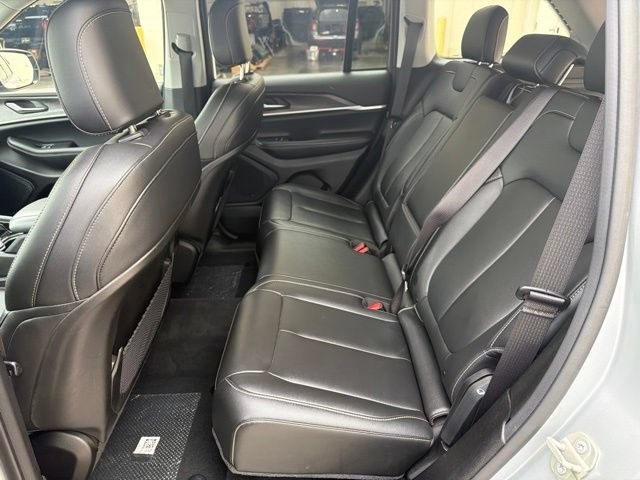 Used 2023 Jeep Grand Cherokee Limited AWD/4WD image 16