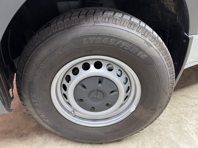 Used 2025 Mercedes-Benz Sprinter 2500 image 31