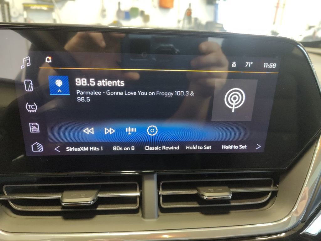 New 2025 Chevrolet Trax RS w/ Sunroof Package image 19