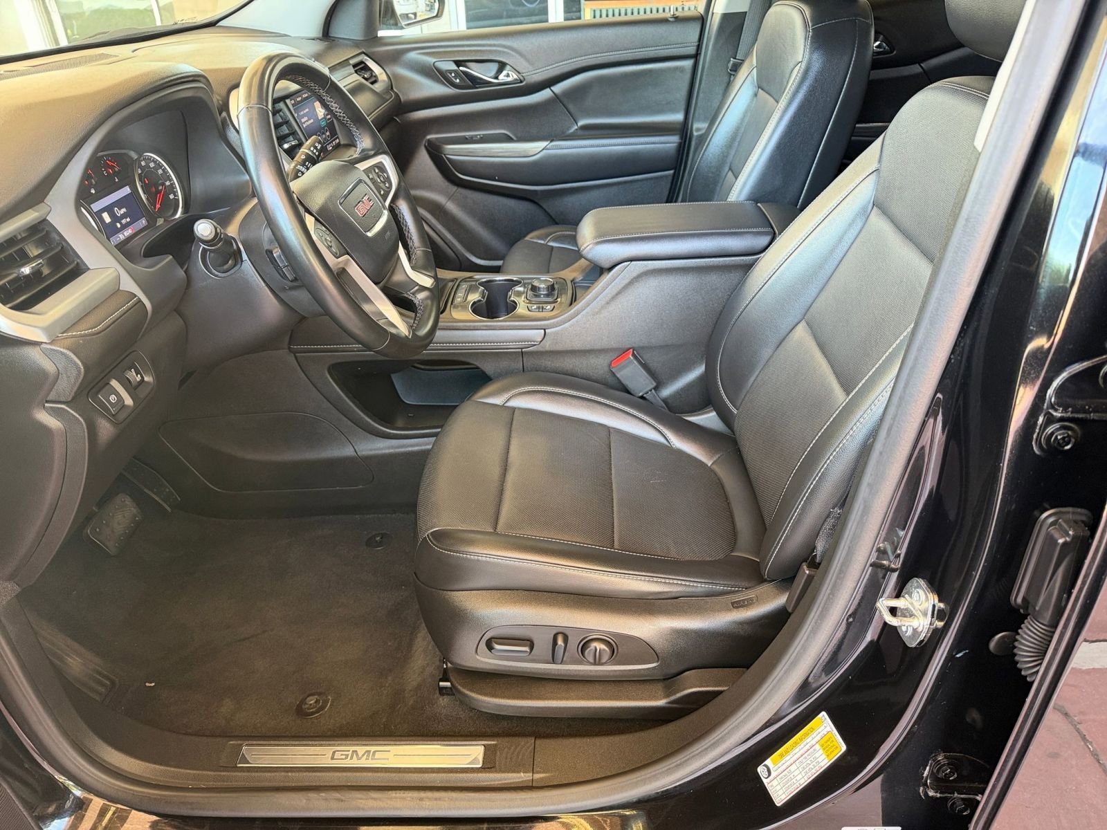 Used 2023 GMC Acadia SLT FWD image 29