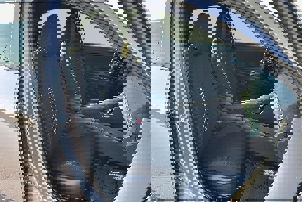 Used 2025 Hyundai Elantra Sport image 7