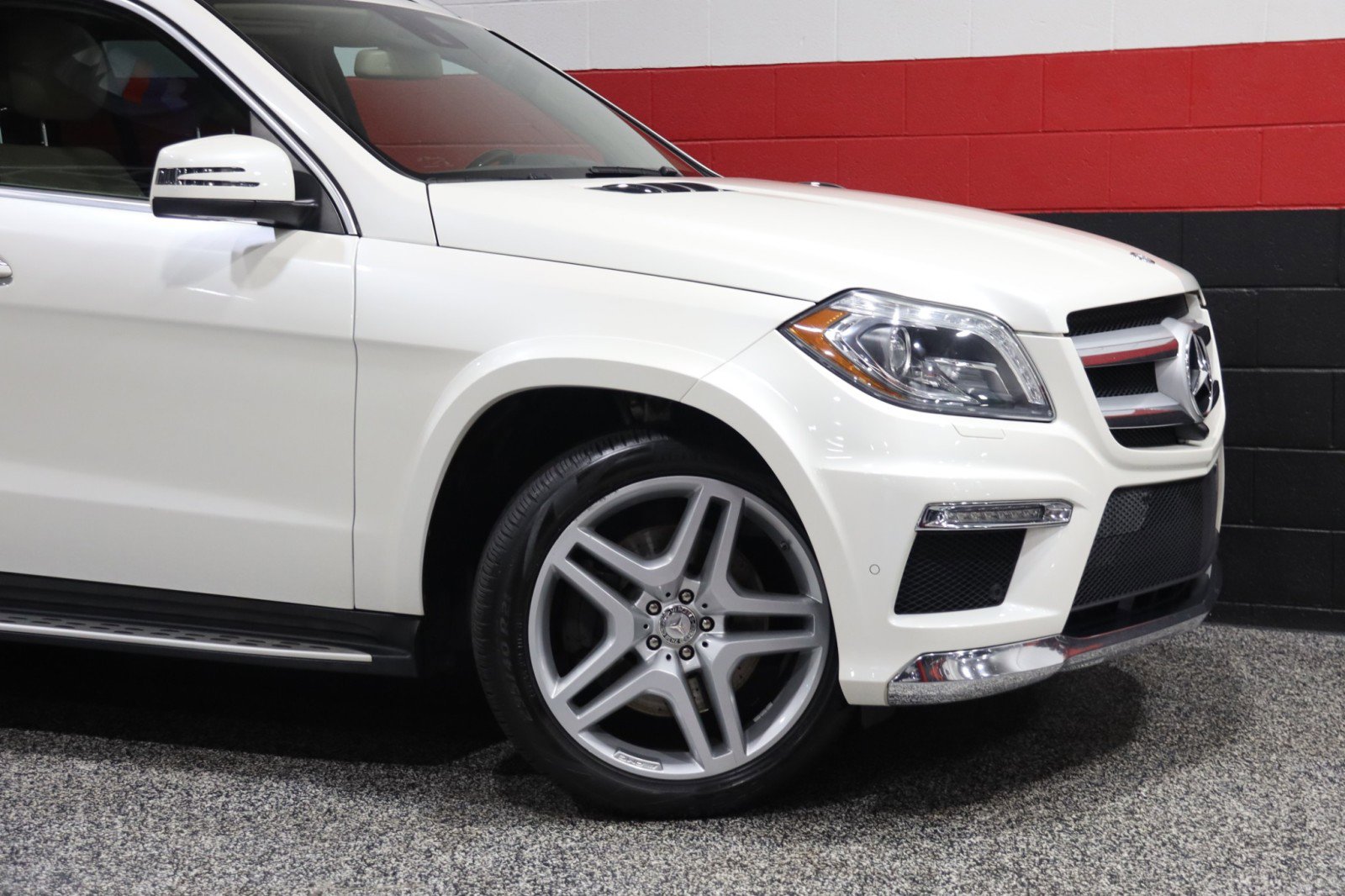 Used 2013 Mercedes-Benz GL 550 4MATIC AMG Sport 4dr Suv image 3