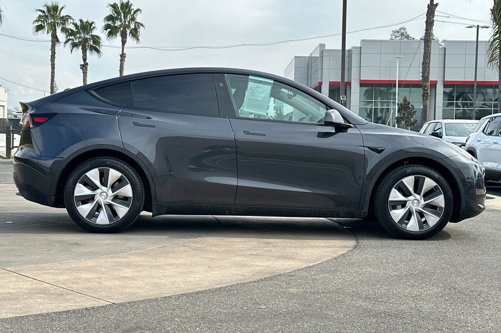 Used 2024 Tesla Model Y Long Range video 3