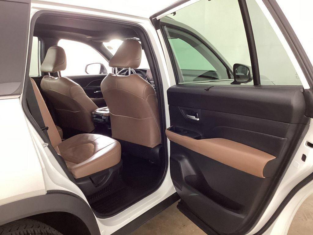 Used 2024 Toyota Grand Highlander AWD Hybrid image 20