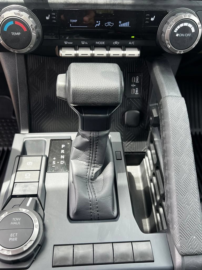 Used 2025 Toyota Tacoma SR5 AWD/4WD image 20
