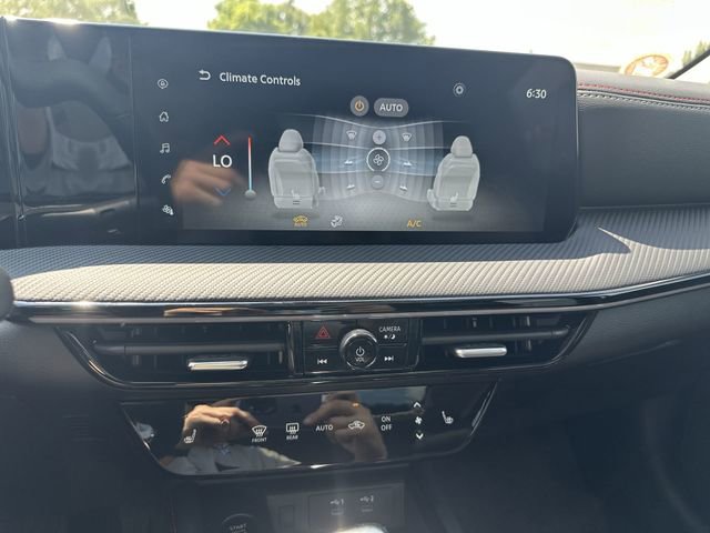 New 2025 Nissan Kicks SR w/ SR Premium Package image 16