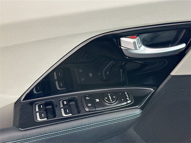 Used 2021 Kia Niro Touring image 18