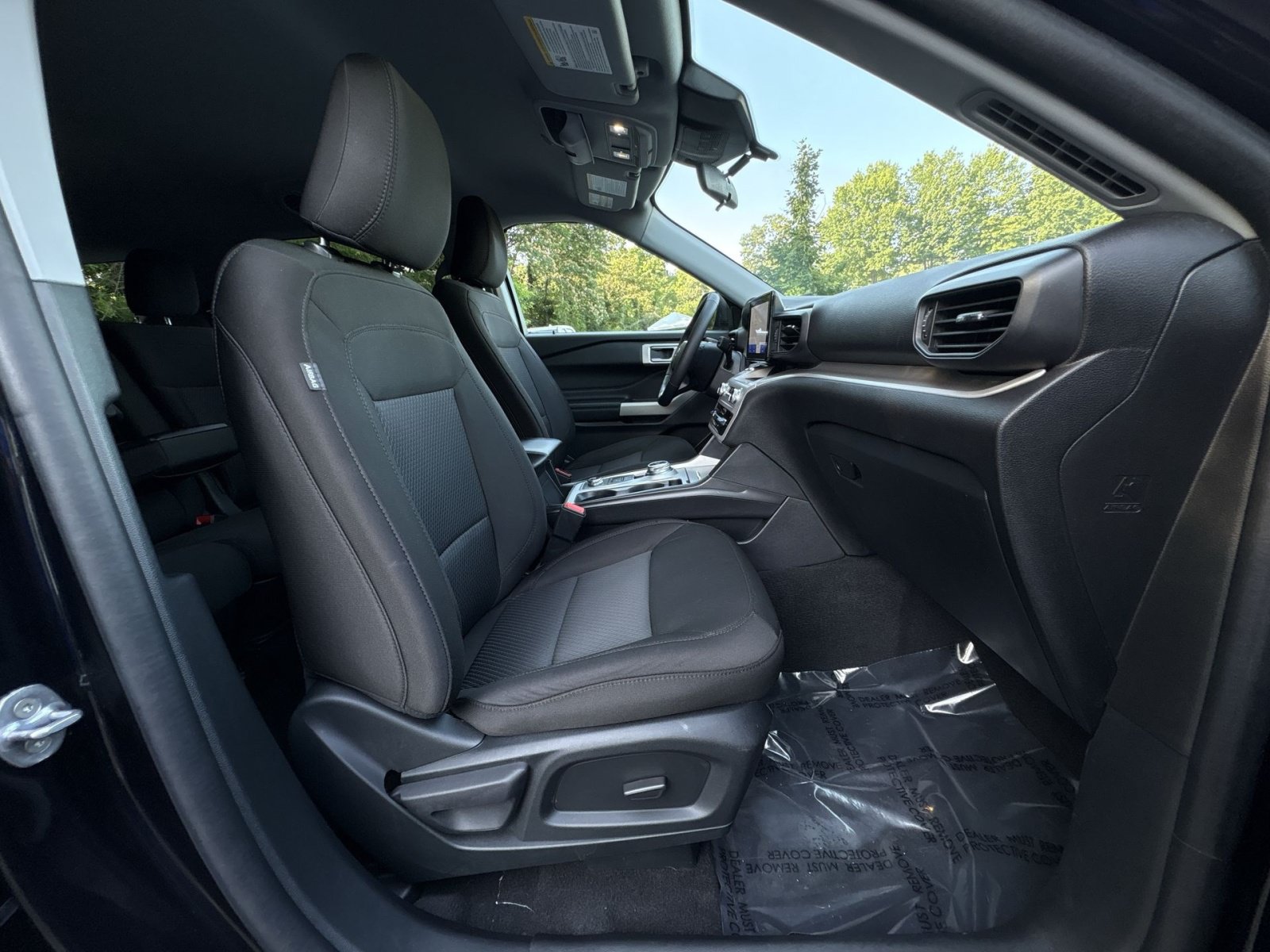 Used 2023 Ford Explorer XLT AWD/4WD image 29