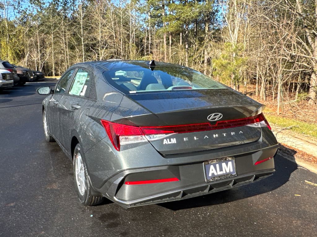 New 2026 Hyundai Elantra SE image 3